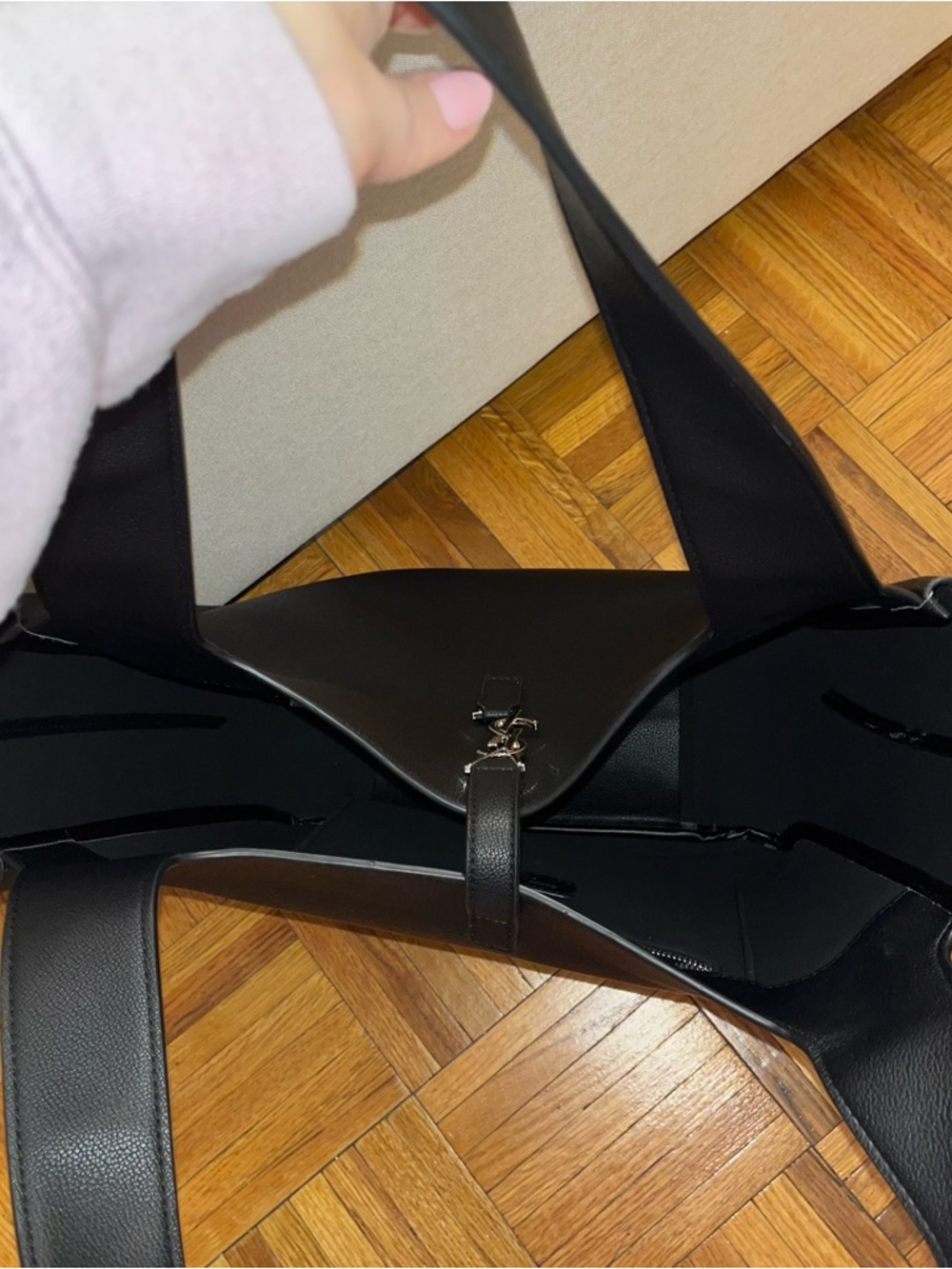 Bea Black Leather Tote Bag with Gold YSL Logo - Picture 7 of 10